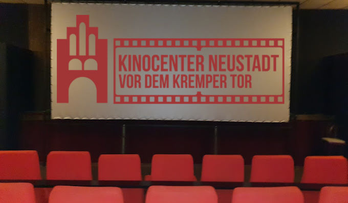 Kinocenter vor dem Kremper Tor Logo