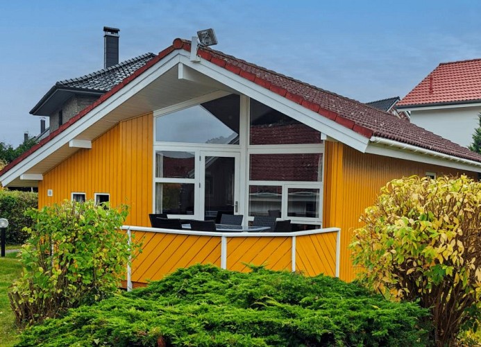 Außenansicht des Ferienhaus Typ D mit der großen Terrasse